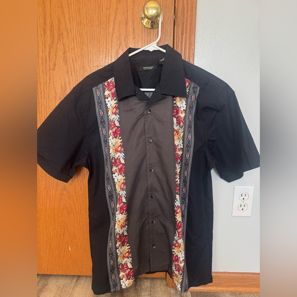 Mondo di Marco size MED lightweight men’s short sleeve cotton shirt w pattern